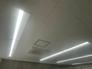 本社ビルの照明をLED化しました